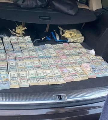 Справу волинського митника, якого затримали з понад 700 тисячами доларів у багажнику, закрили