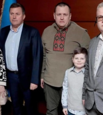 Хлопчик, який втратив маму під час ракетної атаки на Дніпро, отримає квартиру