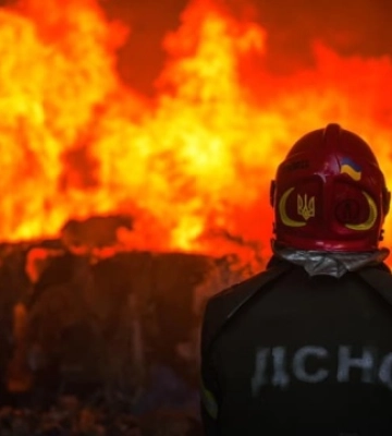 У Новомосковську локалізували пожежу після нічної атаки &quot;Шахедів&quot;: що відбувається на місці прильоту