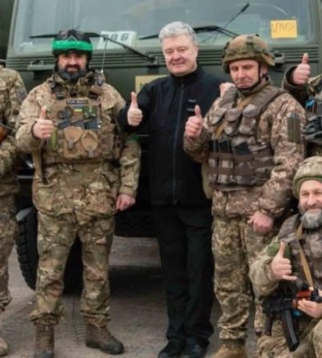 Порошенко передав у 23-й стрілецький батальйон, що воює на Бахмутському напрямку,  DAFи та техніку