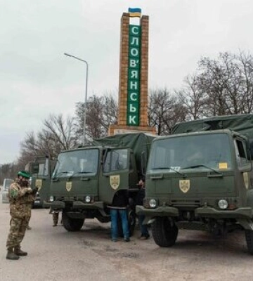 Українські воїни, які воюють на Бахмутському напрямку, отримали DAFи та &quot;Spartan&quot; для доставки боєкомплектів на передову. ВІДЕО+ФОТОрепортаж