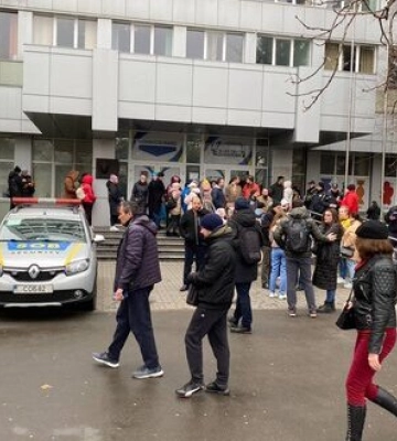Нардеп Гончаренко: В Одесі волонтерів не пускають до &quot;Гончаренко центру&quot; - тітушки блокують вхід. ВІДЕО+ФОТОрепортаж