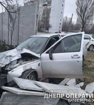 У Дніпрі п&amp;#039;яний військовий за кермом автомобіля влетів у паркан