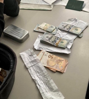 Іноземець намагався перевезти через держкордон в Одеській області незадекларовану валюту