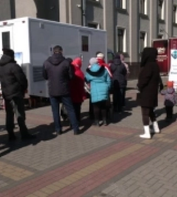 Як у Рівному безоплатно тестували людей на ВІЛ та туберкульоз. ВІДЕО