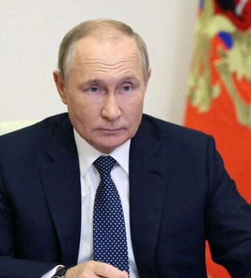 Путин высадился в Мариуполе. Кремль начал лепить из военного преступника «смелого лидера»