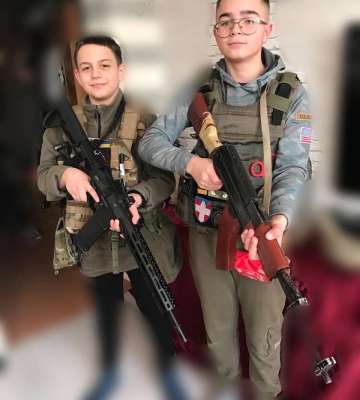 Кажуть, що хочуть стати військовими: школярі на Волині майже рік чергують на «блокпосту»