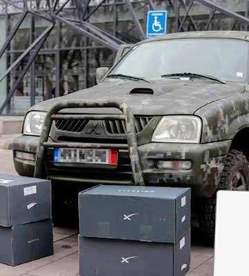 Воїнам із Полтавщини передали пікап і чотири старлінки