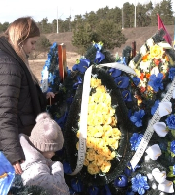 Я говорю з ним як з портретом: розповідь вдови полеглого на війні волинського Героя
