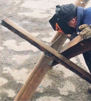 У Миколаєві розповіли, як комунальники працювали над посиленням обороноздатності міста