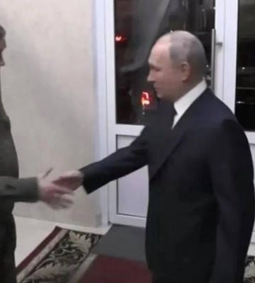 Путин после &quot;визита&quot; в Мариуполь посетил &quot;командный пункт&quot; своих генералов