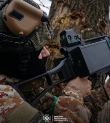 На Луганщині прикордонники затрофеїли російський дрон із тепловізором