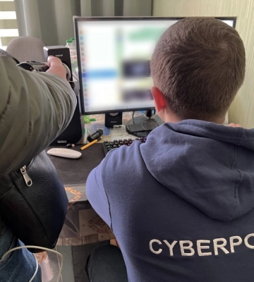 Жителя Хмельниччини викрили на створенні вірусу, що крав дані користувачів (ФОТО)