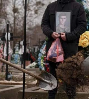 Единственный сын: в Киевской области попрощались с 22-летним сапером, погибшим в Кременной
