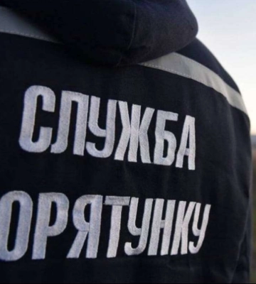 У Дніпрі чоловік вижив після падіння з вікна свого будинку