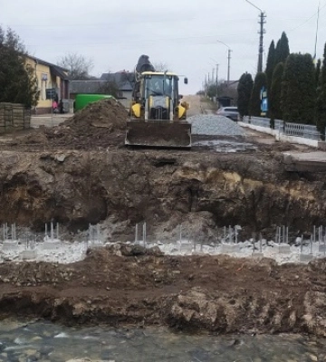 Дорожники відновлюють ремонт дороги Червоноград – Рава-Руська поблизу Польщі