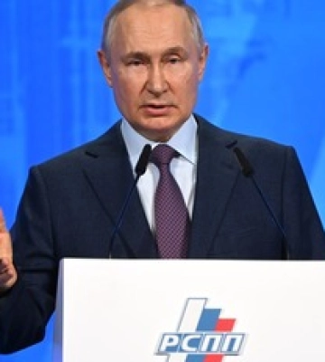 Сколько у него двойников? В сети указали на различия во внешности Путина за последний месяц, фото