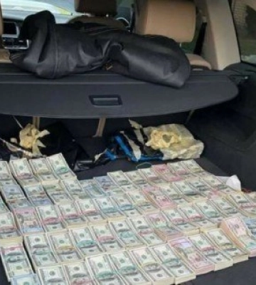 Справу волинського митника, в машині якого знайшли понад 700 тисяч доларів, закрили