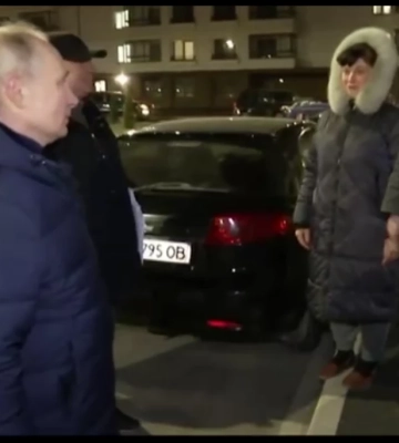 «Це все неправда! Це все напоказ!». Викривальний вигук під час візиту Путіна до Маріуполя потрапив на відео