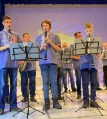 Молоді учасники оркестру у Вараші дебютували на великій сцені ФОТО, ВІДЕО