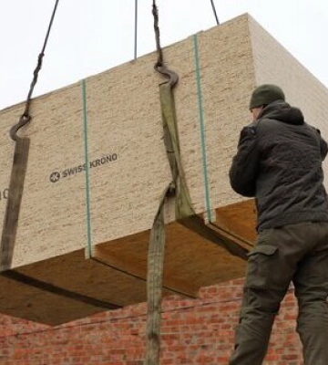 Благодійники взялися за відбудову осель на Донеччині після ворожих обстрілів