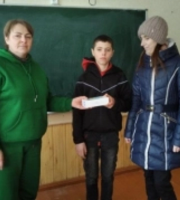 Школярам Вишнівської громади придбали смартфони для якісного дистанційного навчання