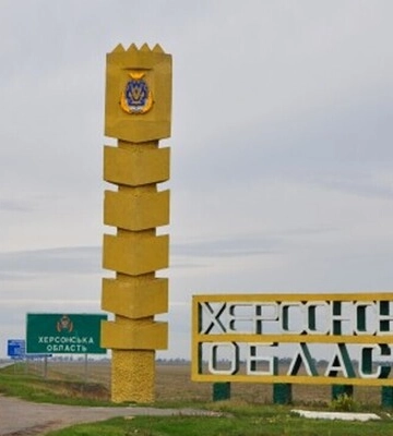 Оккупанты обстреляли село Никольское в Херсонской области. Известно по меньшей мере о двух пострадавших