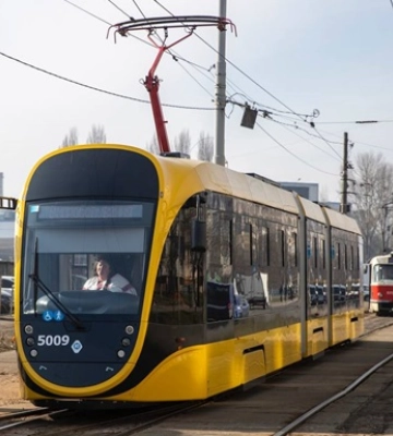 В Києві на маршрут з Троєщини на Дарницю вийшли нові трамваї українського виробника