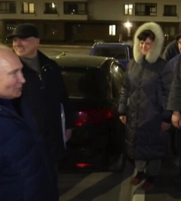 Путин в Мариуполе. &quot;Это все неправда! Это все напоказ&quot; – кричит в видео женщина за кадром