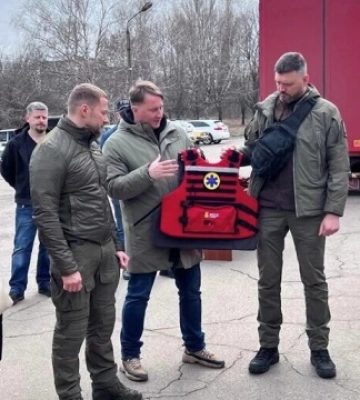 Львівський оборонний кластер передав тисячу бронежилетів медикам Донеччини