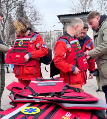 Львівський оборонний кластер передав тисячу бронежилетів медикам Донеччини
