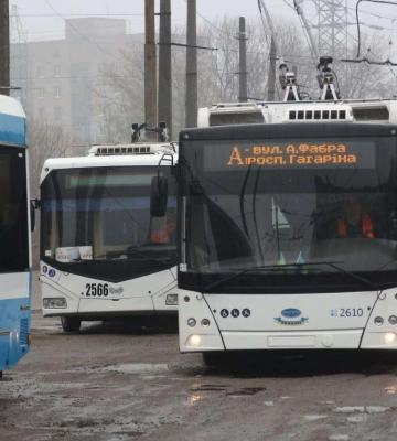 Стало відомо, за яким графіком у середу працює громадський транспорт у Дніпрі