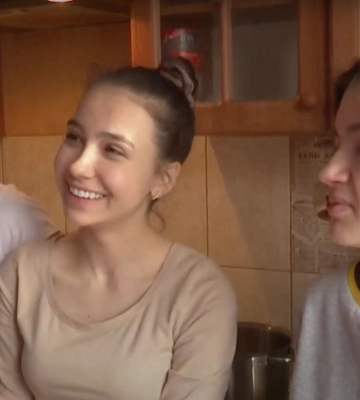 Зробили 350 кг тіста: школярки з Луцька випікають хліб для захисників