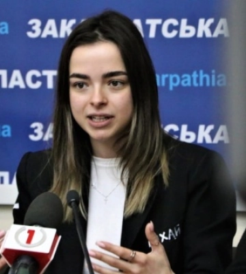 «Весна переможного року»: в Ужгороді відкривають благодійну виставку художниці з Харкова