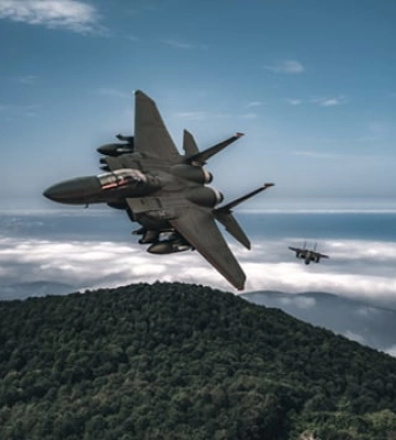 Вчитись треба у мирний час. Американський пілот F-16 порадив Україні найняти льотчиків для захисту неба
