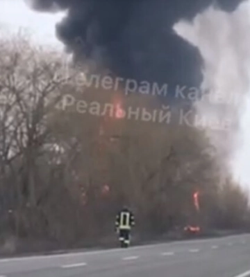 В Борисполе рано утром вспыхнул мощный пожар на АЗС: подробности и видео