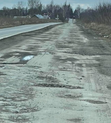 На Рівненщині просять відремонтувати дорогу з «ямами» (ФОТО)