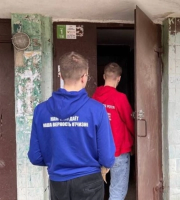 В Мелитополе волонтеры развозят гуманитарную помощь от россии с червяками
