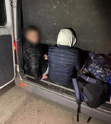 Ховалися у багажному відділенні: на Одещині прикордонники затримали чергових ухилянтів