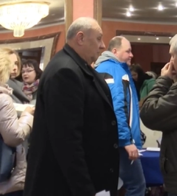 Обирали нового голову: у Луцьку побилися дачники з Променя (відео)