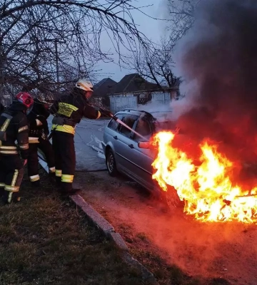 У Дніпрі на ходу спалахнув BMW
