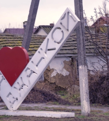 Крим: соцмережі повідомляють про вибухи й перебої зі світлом у Джанкої