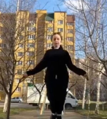 Скандал через вірусне відео з Івано-Франківська: дівчинку зі скакалкою засудив її навчальний заклад