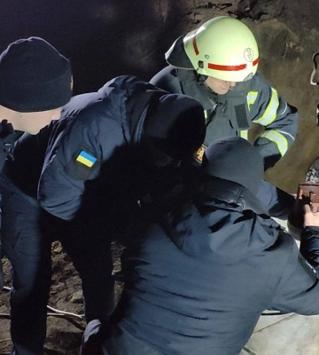 Шість годин боротьби за життя: під Одесою чоловік впав у 18-метровий колодязь та загинув, - ФОТО