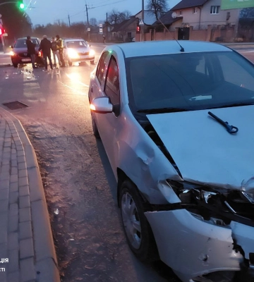 У Луцьку п&#039;яний водій Renault на перехресті в&#039;їхав у Mazda