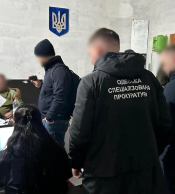 В Одесі затримали посадовців, які вимагали хабар за переведення військового до іншої частини