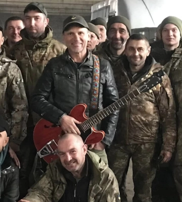 Захисників Бахмута порадував концертами Олег Скрипка