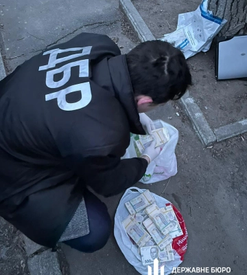 В Одесі затримали посадовців, які вимагали хабар за переведення військового до іншої частини