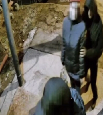 У Дніпрі грабіжник напав на подружжя біля під’їзду (відео)