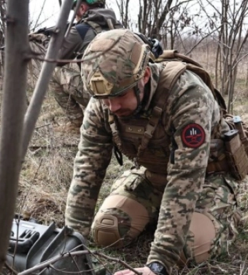 Сирський про бої за Бахмут: Ворог намагається просунутися з околиць до центру міста, але Сили оборони знищують їх 24/7. ФОТО